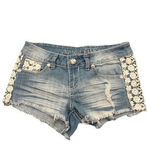 Almost Famous Y2K Lace Trim Denim Shorts Boho Festival Low Rise Size 3